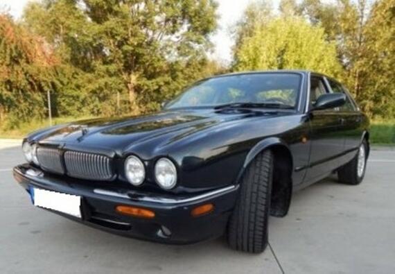 _JINÉ Jaguar - XJ8 4.0 Sovereign