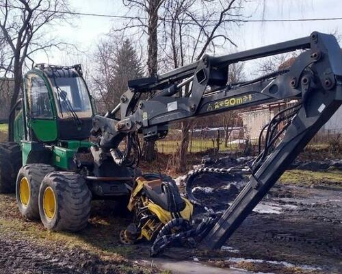 John Deere 1270 E