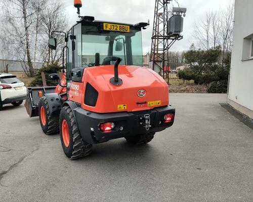 Kubota R090