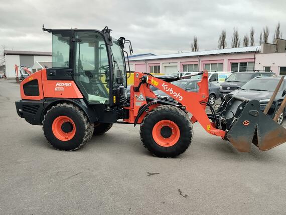 Kubota R090