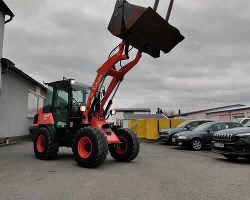 Kubota R090