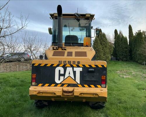 nakladač CAT 910 caterpillar