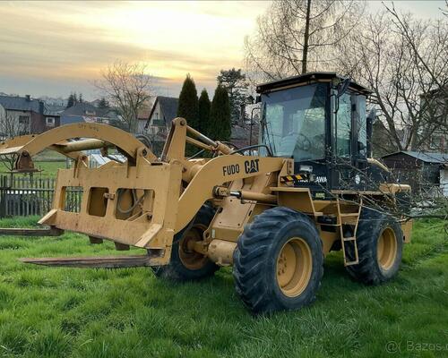 nakladač CAT 910 caterpillar