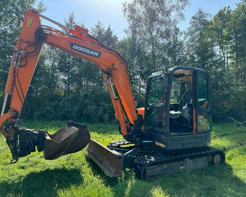 DOOSAN DX63-3 PowerTilt 360°