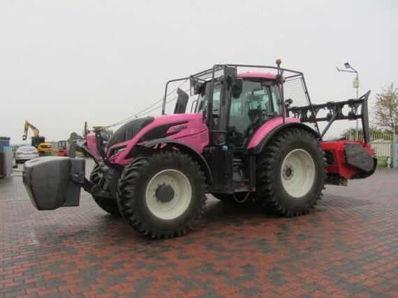 Traktor VALTRA T 255  