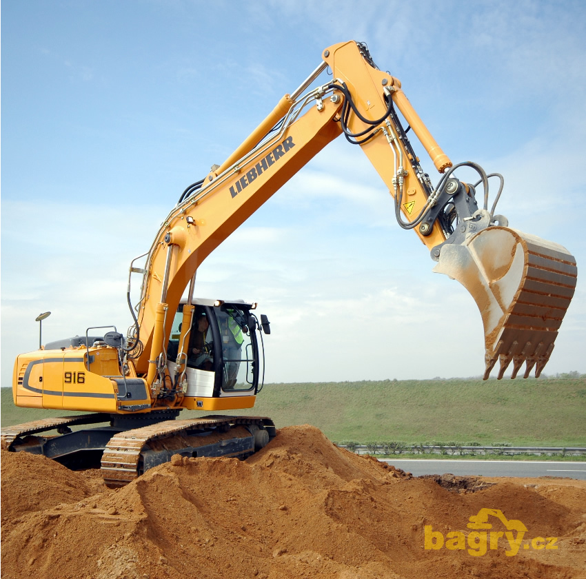 Do pásového rypadla R 916 Advanced Litronic ukryl Liebherr své nejnovější technologie