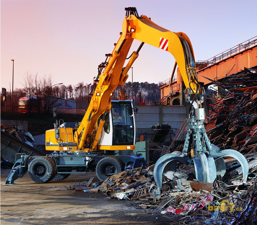 Kolové rypadlo Liebherr A 904 C Litronic v provedení pro překládku materiálu