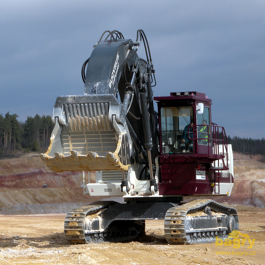 Pásové rypadlo Bucyrus RH40E s výškovou lopatou - dinosauři nevymřeli