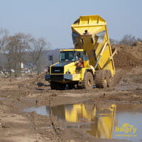 Kloubový dempr Komatsu HM400-1