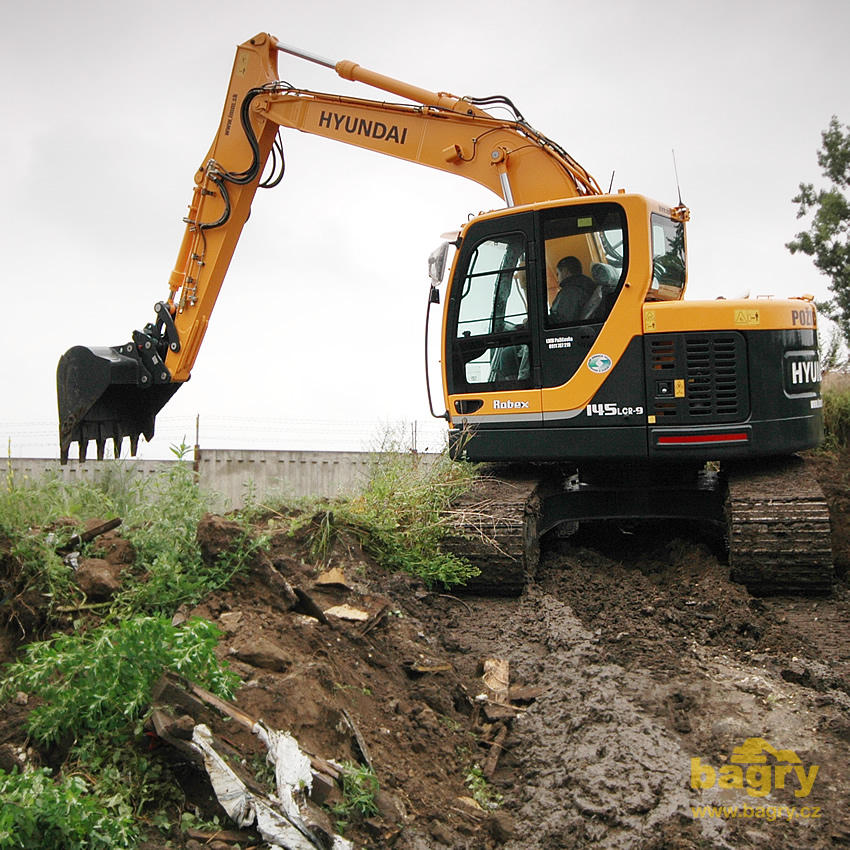 Pásové rypadlo Hyundai Robex 145LCR-9: S krátkou zádí do evropských měst