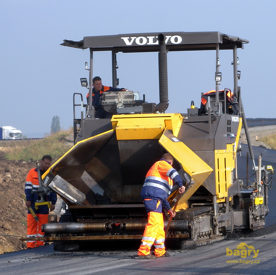 Pásový finišer Volvo ABG7820B – německé a švédské technologie pod jedním kabátem