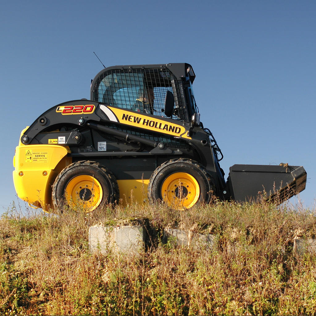 Smykem řízený nakladač New Holland L220 – zcela jiný, stále originální