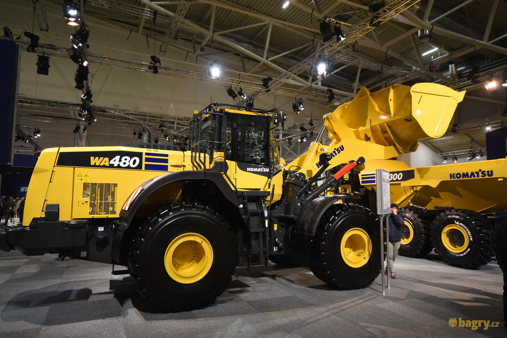 Kolový nakladač Komatsu WA480-8