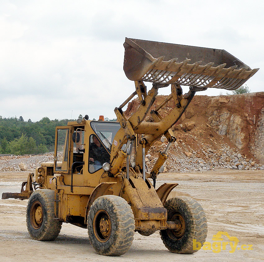 Caterpillar 950 z roku 1966 dláždil cestu pro další kloubové nakladače