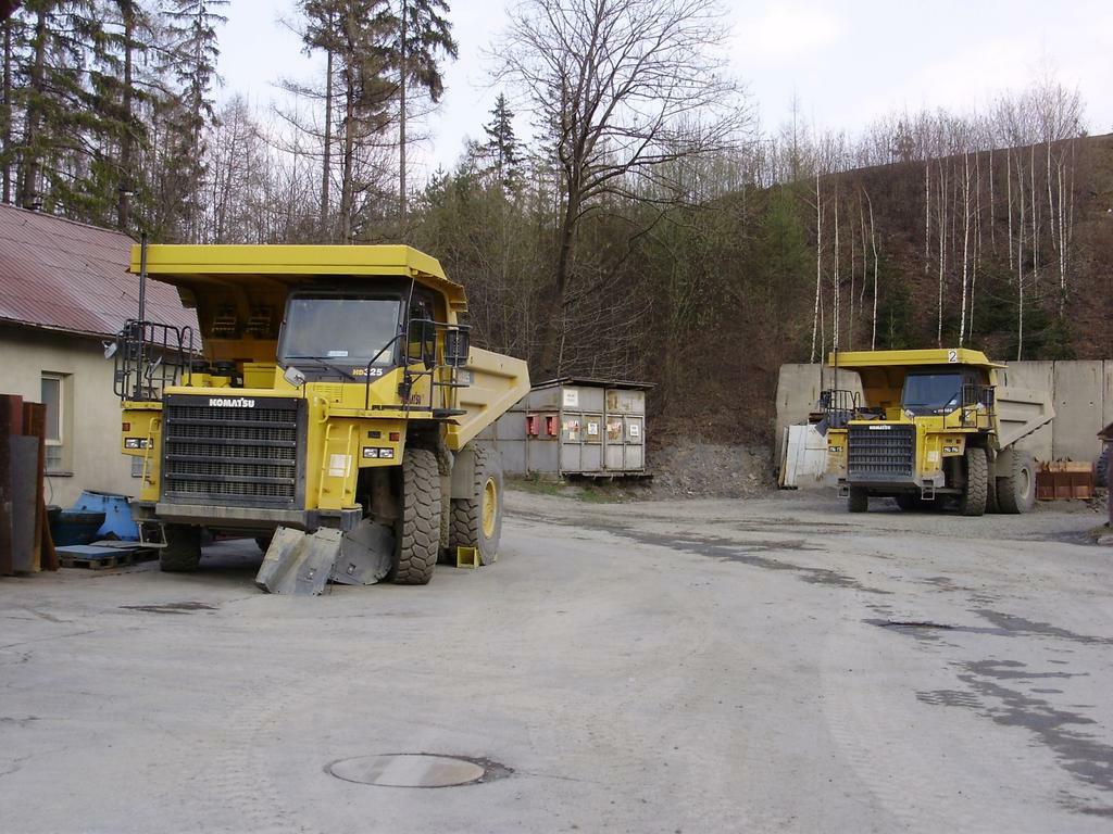 Dva dumpery KOMATSU HD325